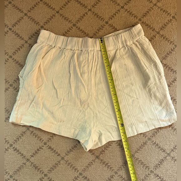 Free People Cream texturized Linen shorts w 5 button up fly S - Picture 2 of 10